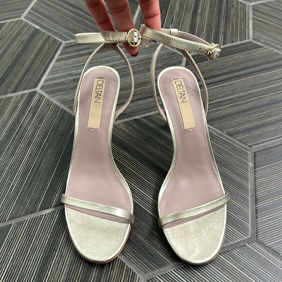 Ankle strap metallic gold heels size 10 - Picture 1 of 7